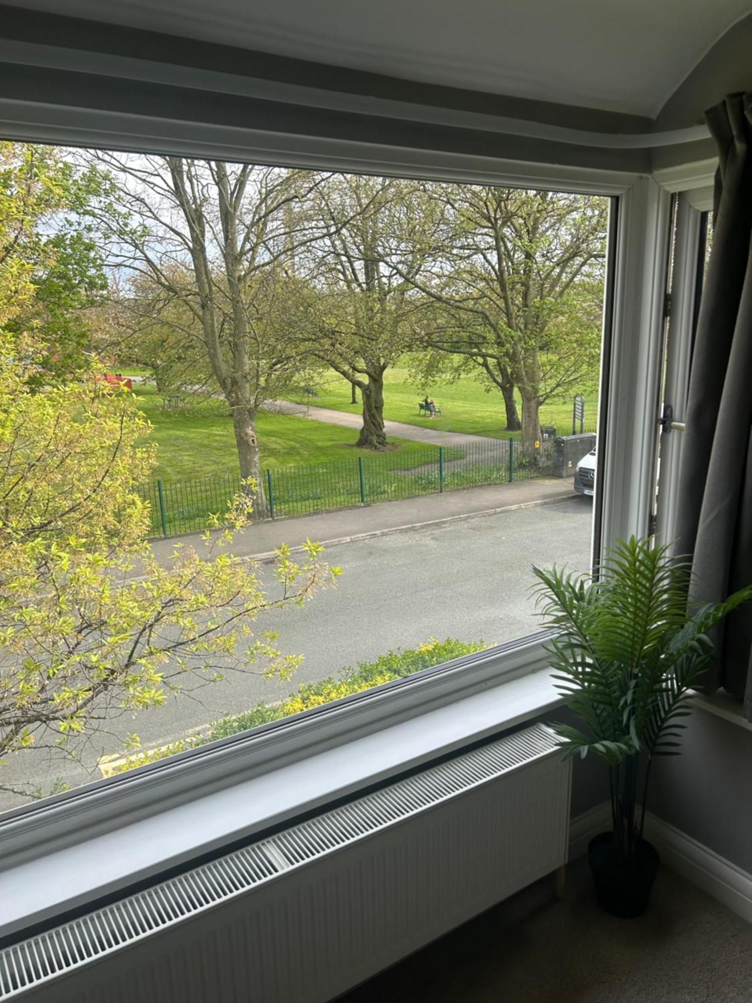 Lovely, Large Double Bedroom With Park View In Home Hazel Grove Экстерьер фото