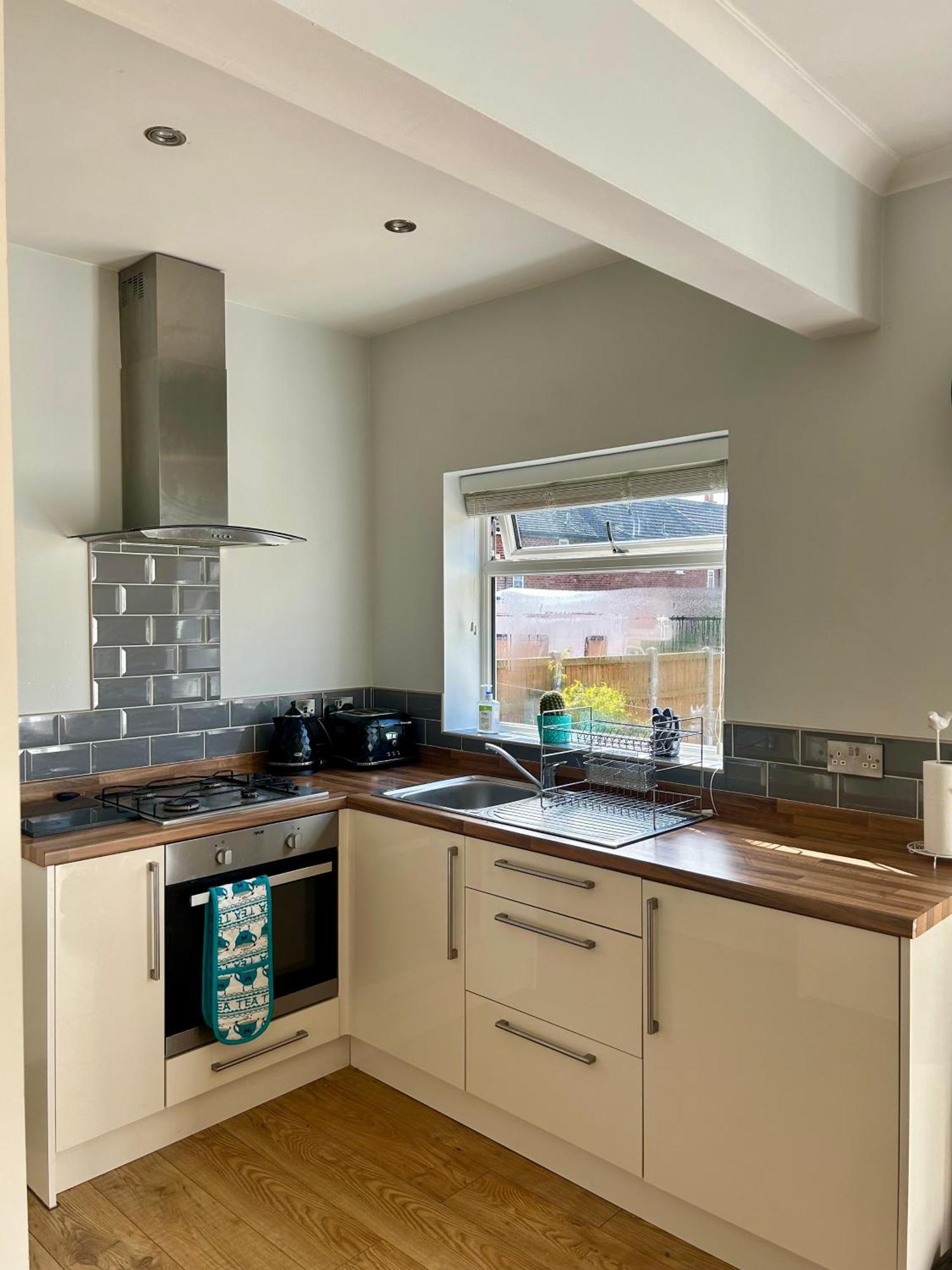 Lovely, Large Double Bedroom With Park View In Home Hazel Grove Экстерьер фото
