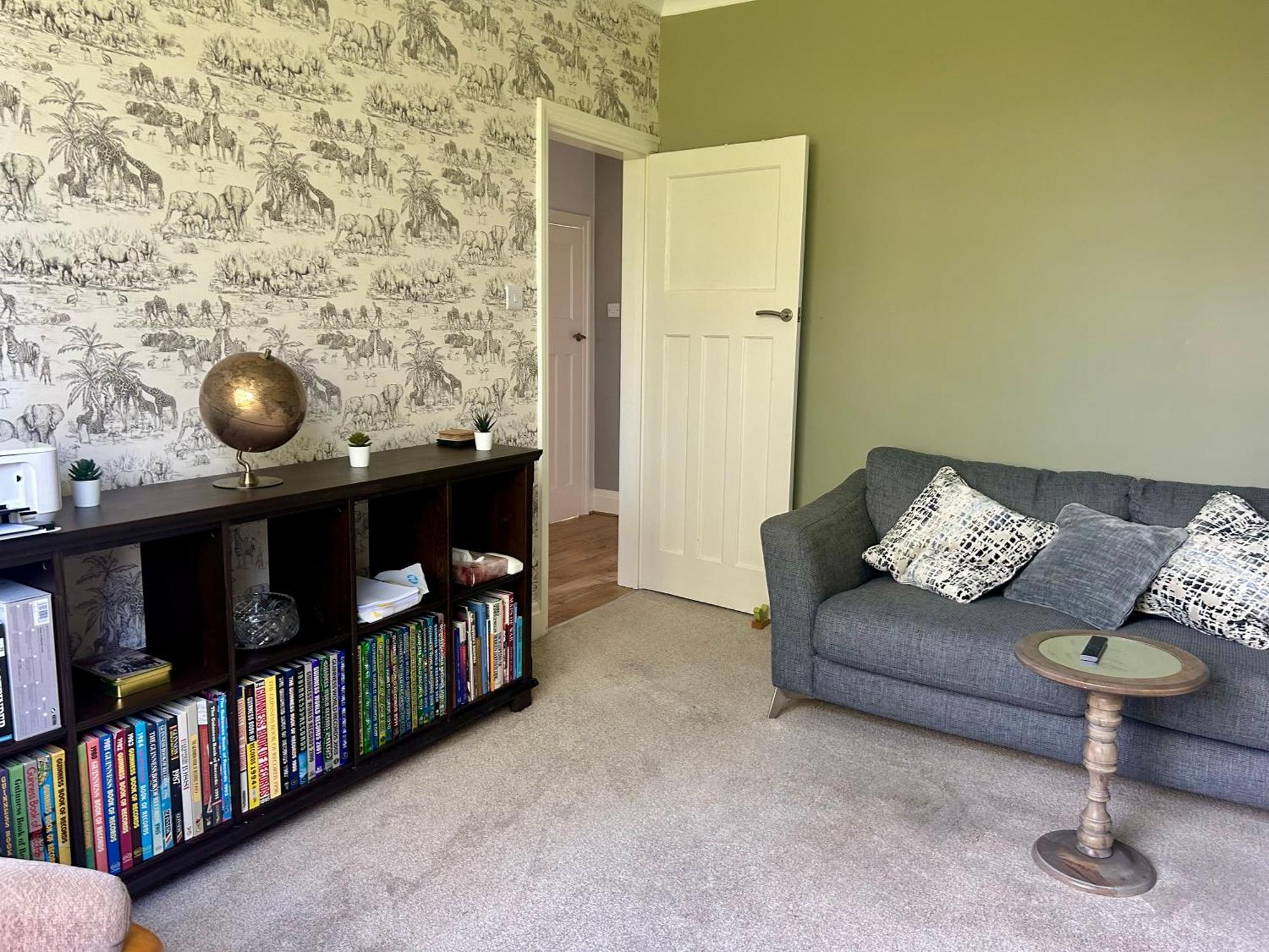Lovely, Large Double Bedroom With Park View In Home Hazel Grove Экстерьер фото